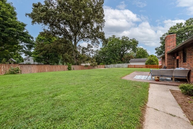 Building Photo - 5936 Clearbrook Dr