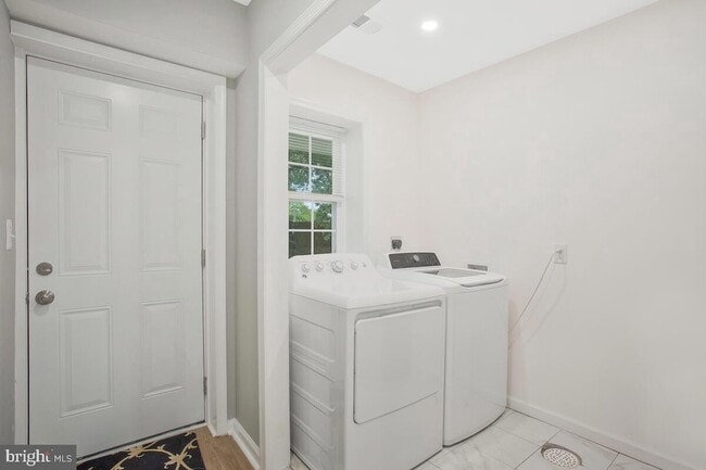 Building Photo - 7912 Bellefonte Ln