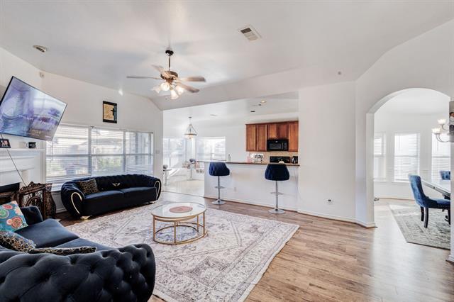 Building Photo - 214 Houston St