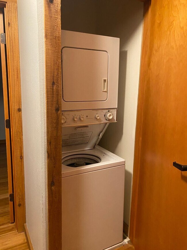 Building Photo - Beautiful 3BR, 2Bathroom Condo Located in Victor, ID.