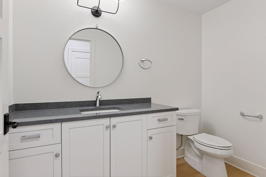 Powder bath - 222 Ferndale Rd S