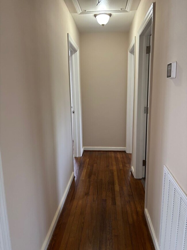 Building Photo - 3 BED, 2 BATH BRICK HOME IN ASHEBORO!