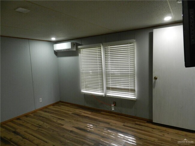 Building Photo - 1718 E Juarez Ave