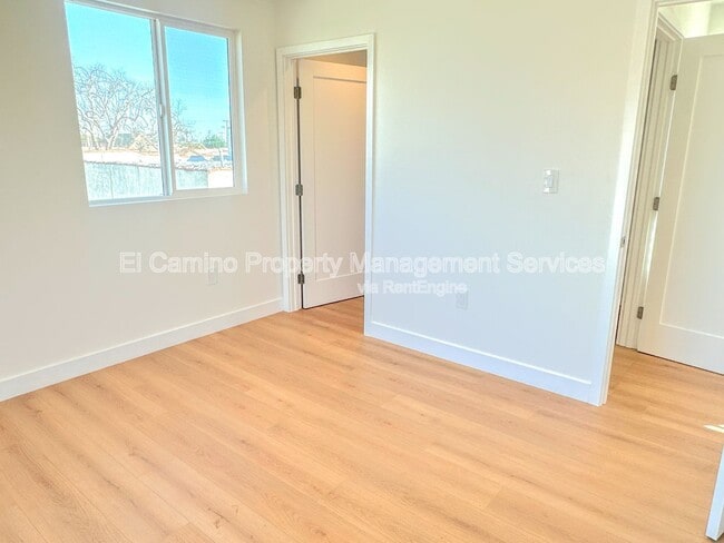 Building Photo - 8727 Dalton Ave