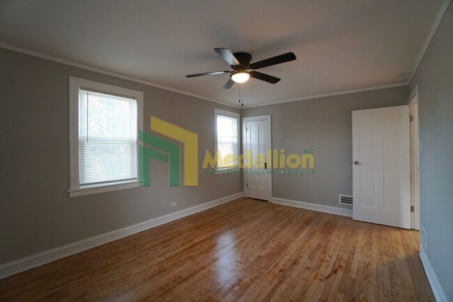 Building Photo - 2048 W 82nd Pl