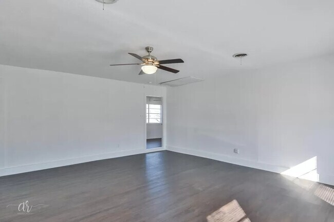 Building Photo - 4626 Don Juan St