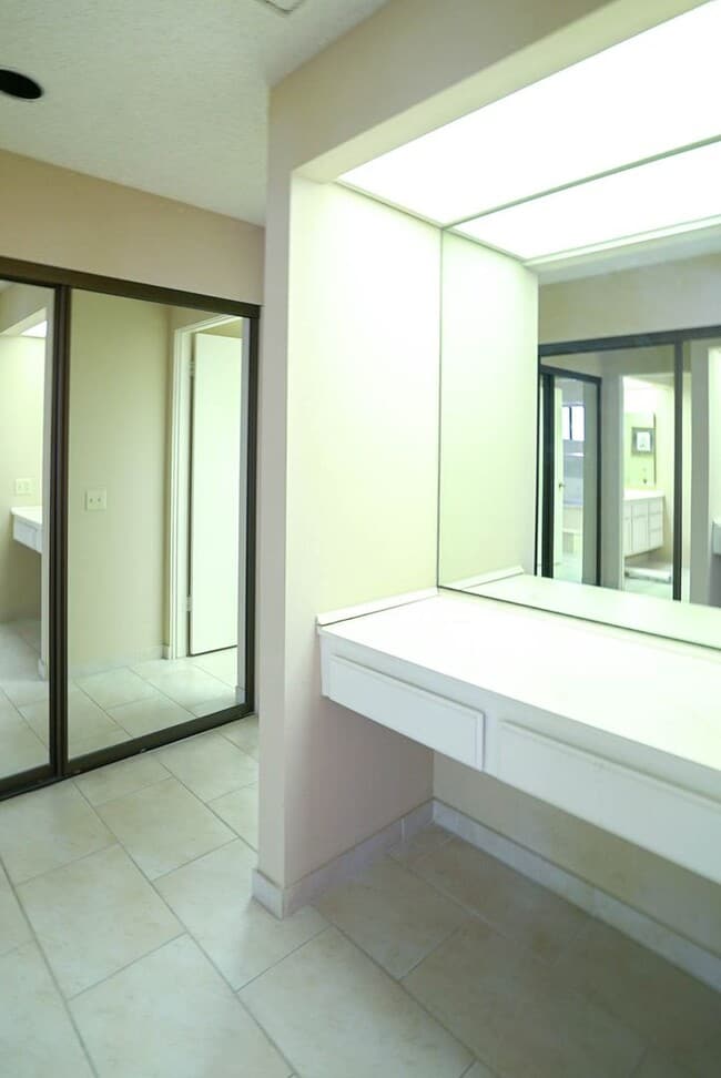 Building Photo - Beautifully Furnished Condo with Mountain ...