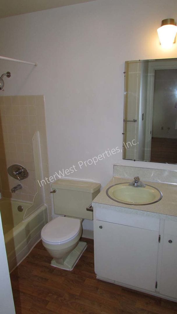 Building Photo - MCCA01