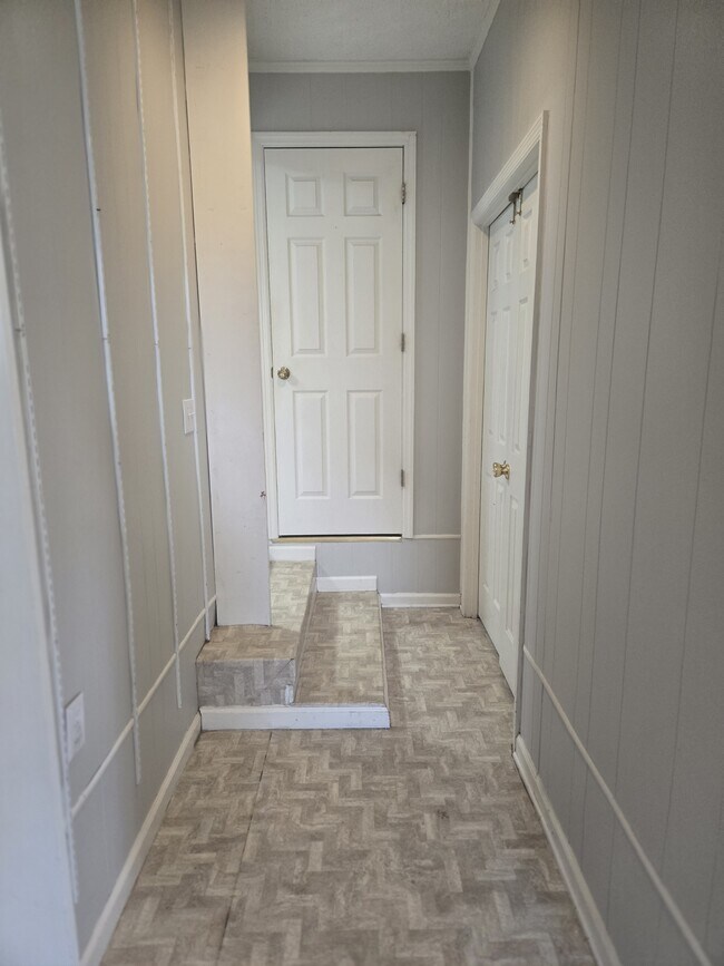 Building Photo - 2439 Dartmouth Dr