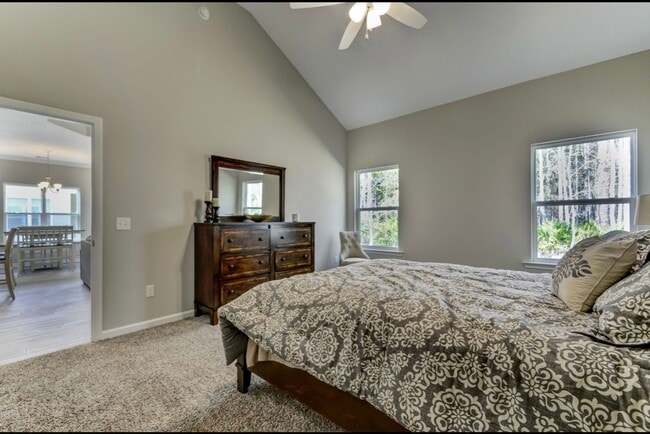 Building Photo - 3/2 with Landscaping included !!!