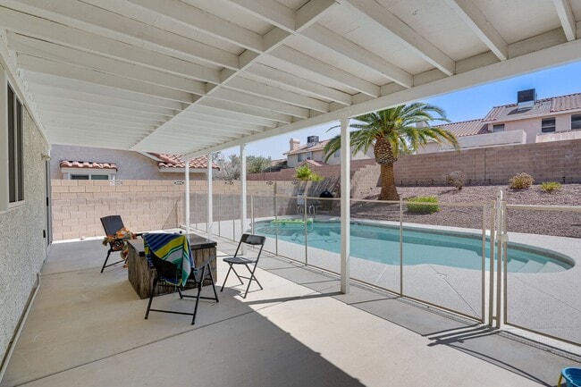 Building Photo - Cozy 3-Bed Home with Pool & Fireplace in P...
