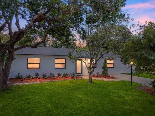 Building Photo - 992 Mohican Blvd