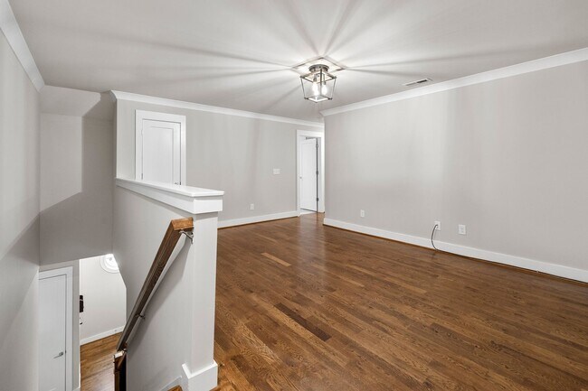 Building Photo - **Luxury 4/4 with Fenced in Yard**