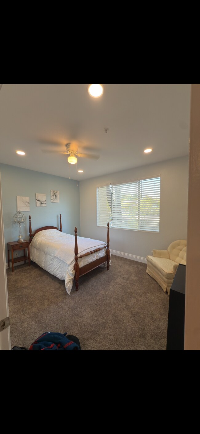 Building Photo - 22681 Oakgrove