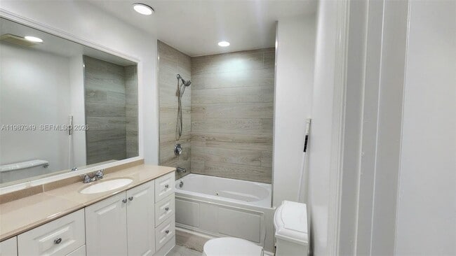 Building Photo - 841 NW 81st Ave