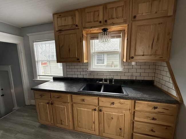 Building Photo - 1528 Vermont Ave