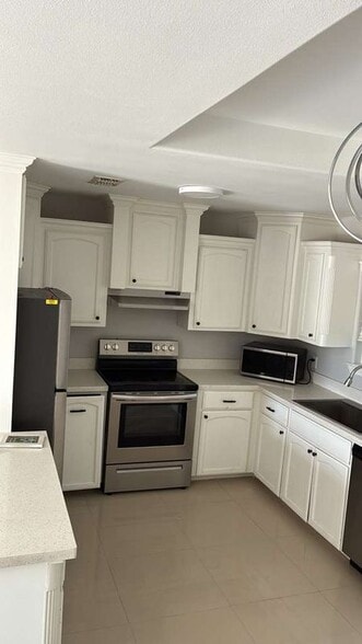 Building Photo - 813 Blue Quail St