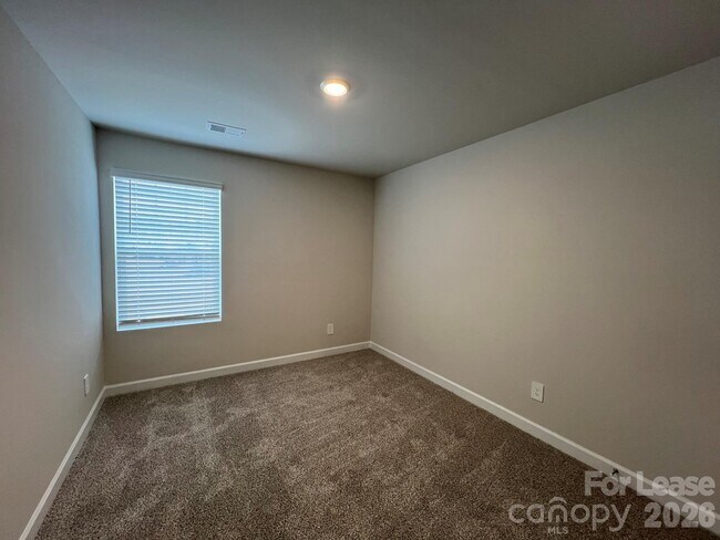 Building Photo - 1360 Fallen Acorn Ln