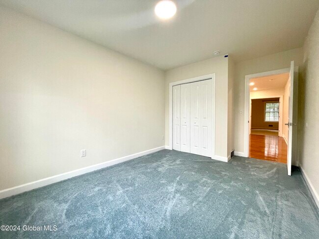 Building Photo - 9 B Poplar Dr