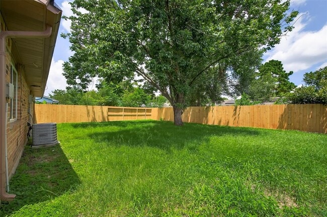 Building Photo - 17518 Autumn Hills Dr