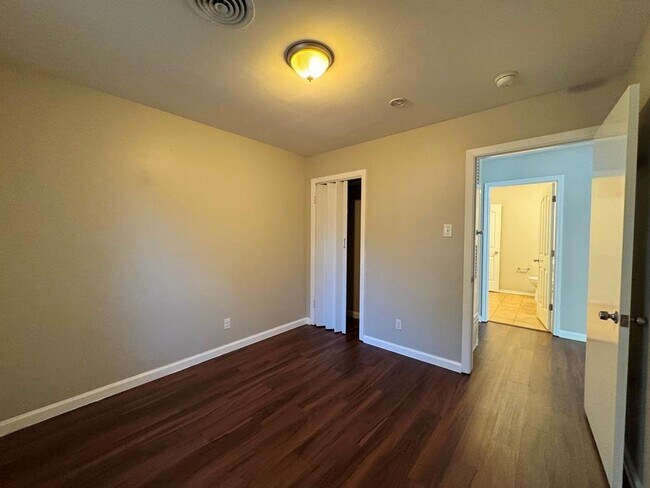 Building Photo - 3003 Burning Oak Dr