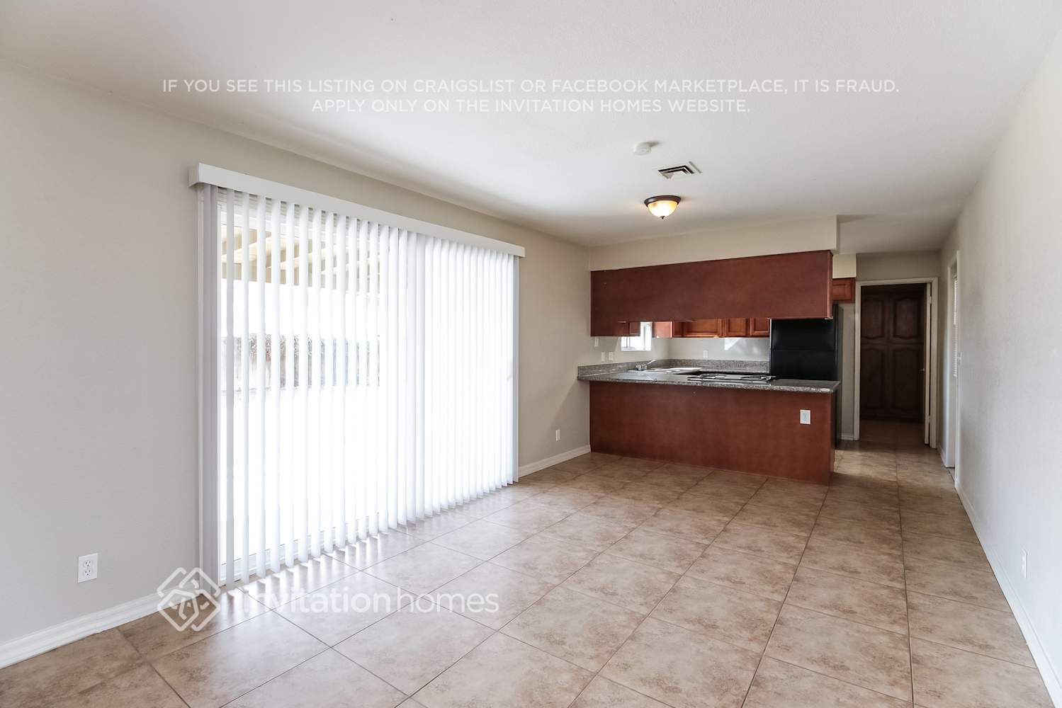 Building Photo - 1249 E 8th St