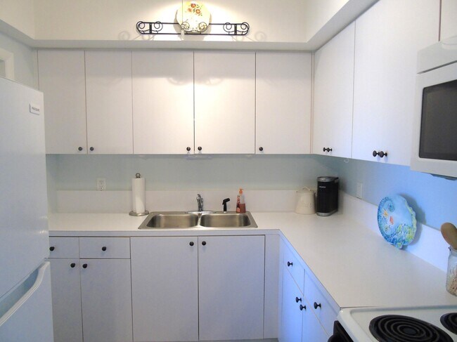 Building Photo - 309 Circle Dr S