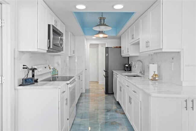 Building Photo - 100 Pierce St