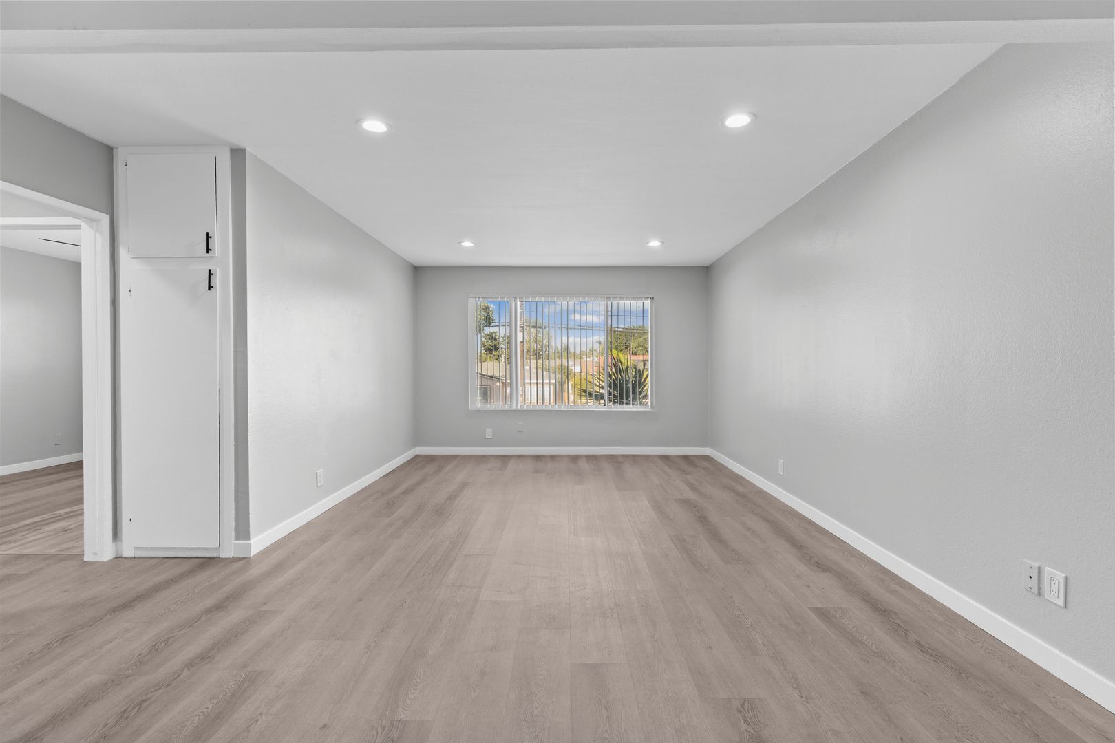 Building Photo - 10442 Lampson Ave