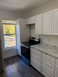 Building Photo - 232 Pequoig Ave