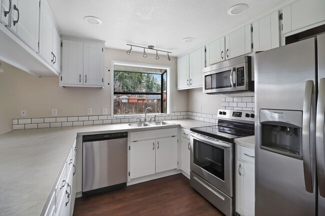 Building Photo - 3 Bed 2 Bath - Pet Friendly - NAS Whidbey