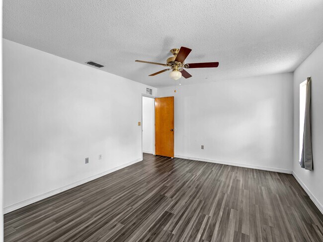 Building Photo - 8429 Cypress Lake Cir