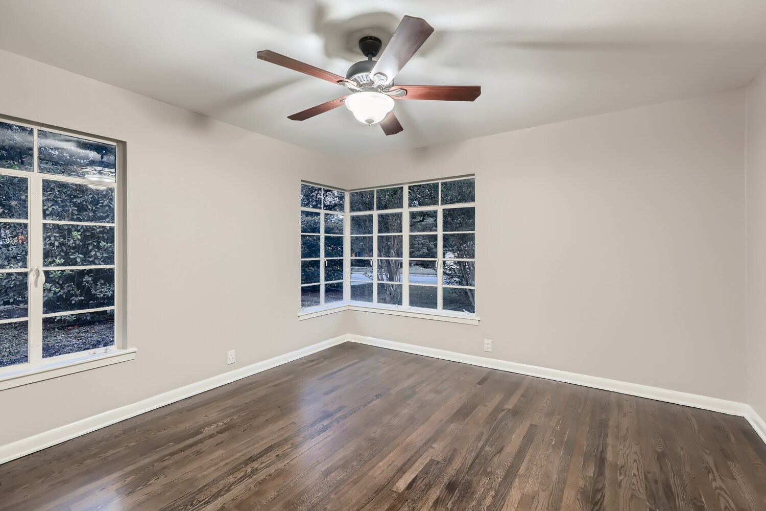 secondary bedroom - 225 Seford Dr