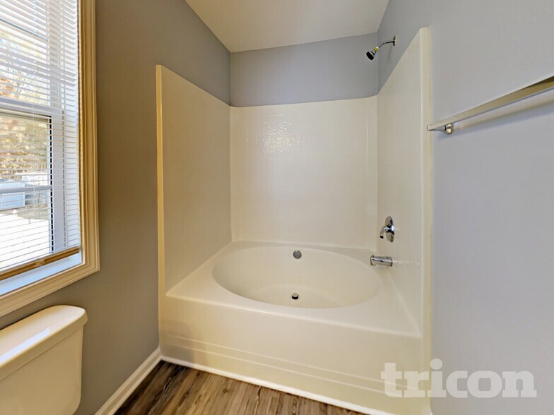 Building Photo - 3014 Great Falls Dr