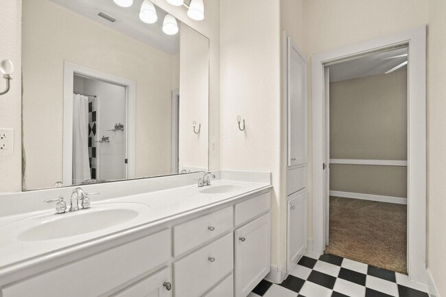 Building Photo - 7114 Bethencourt