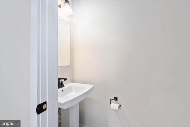 Building Photo - 1328 Trestle Dr