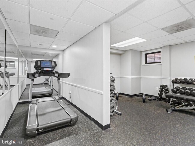 Building Photo - 1801 Clydesdale Pl NW