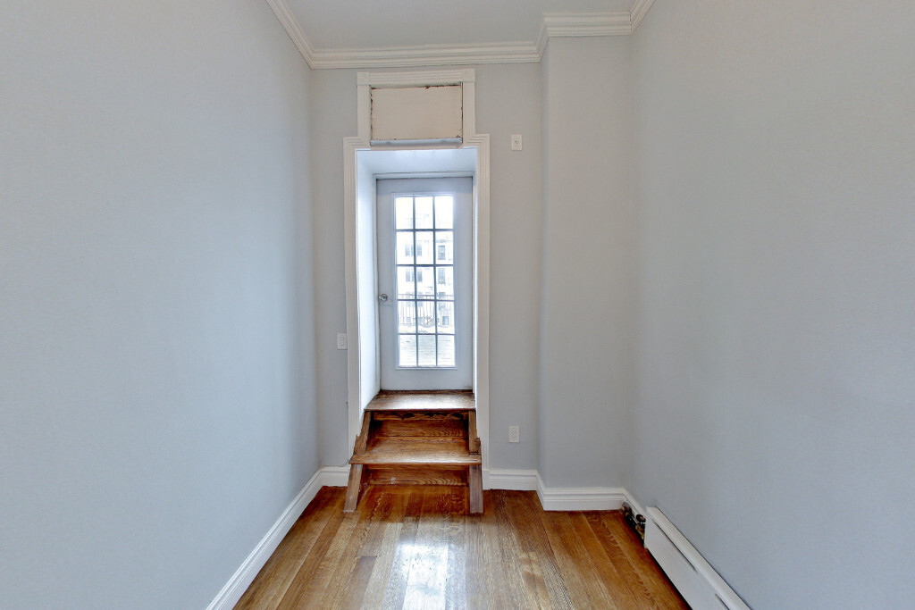 Building Photo - 424 W 51st St