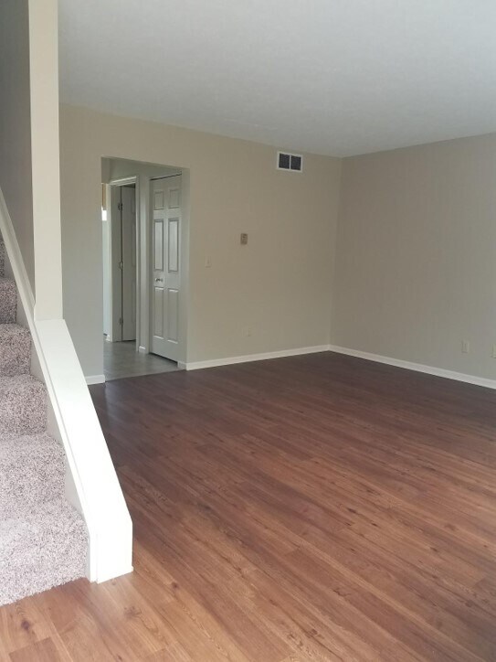 Building Photo - Applewood Townhomes - 13