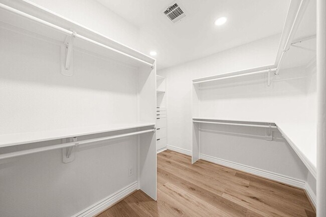 Building Photo - 10115 Moorberry Ln