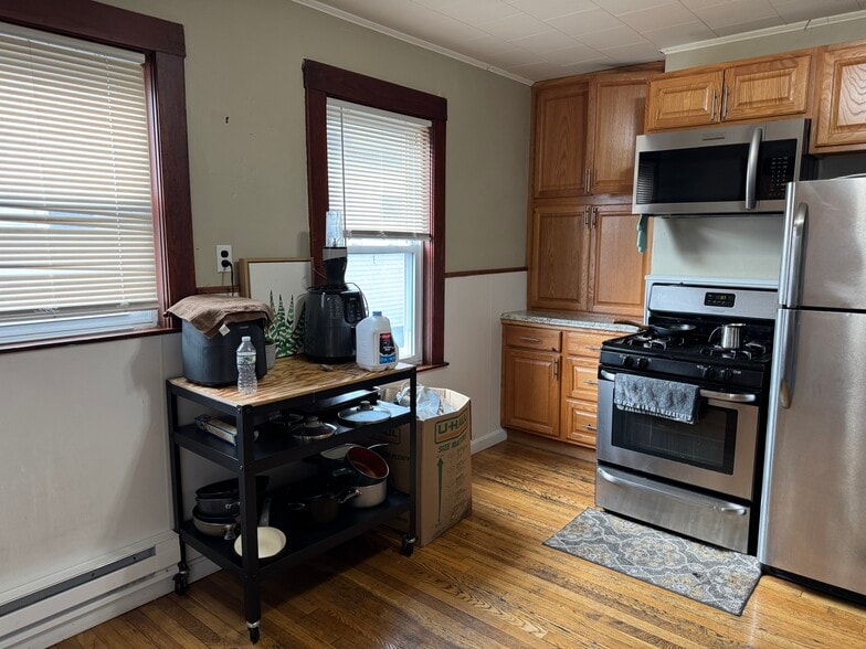 Building Photo - 75 Pinkert St