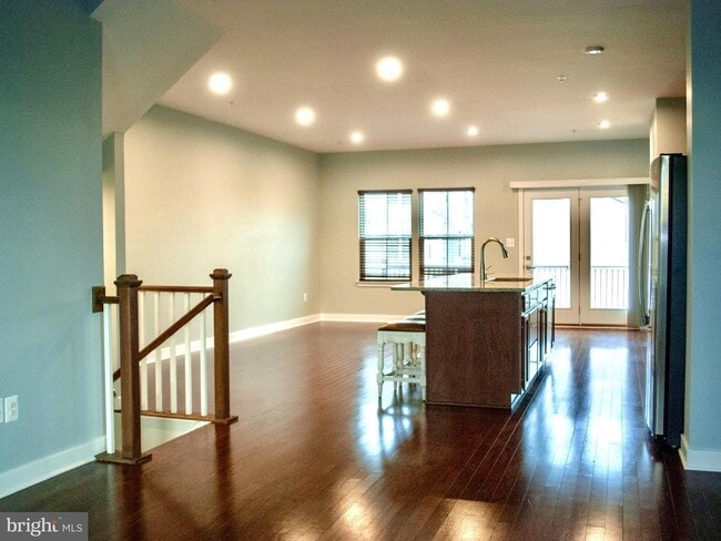 Building Photo - 601 Colindale St