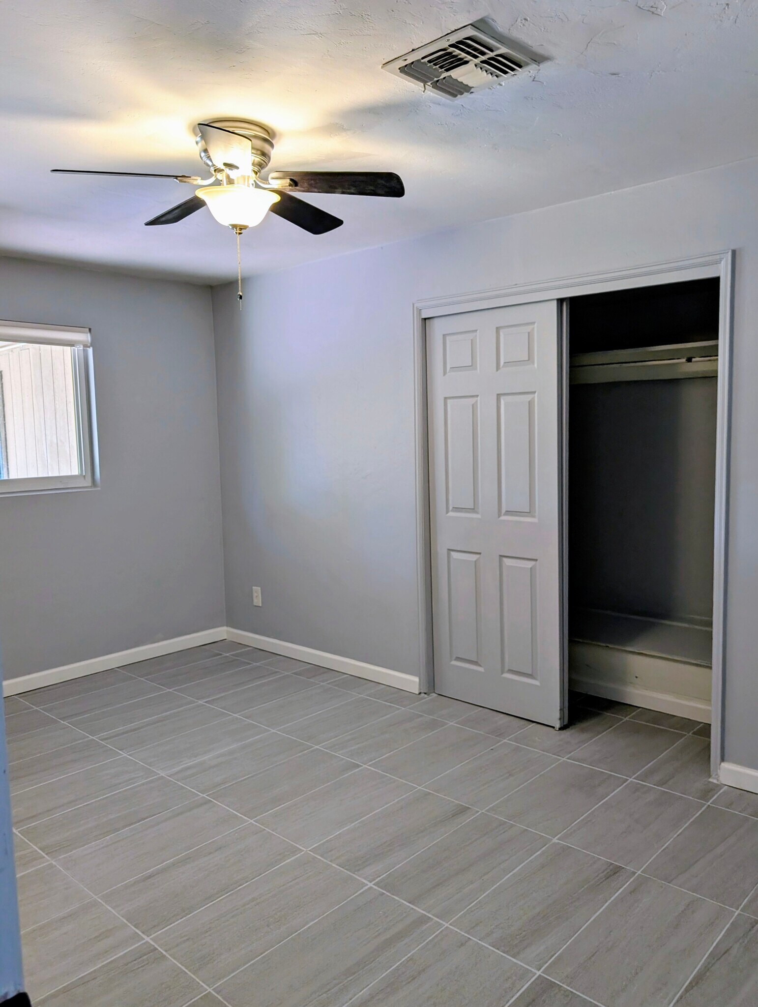 Building Photo - 2432 E Eastland St