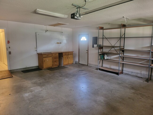 Building Photo - 3 Bed 2 Bath, Bixby Schools