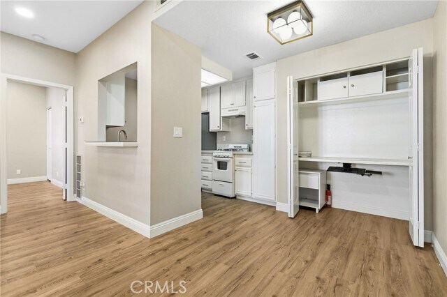 Building Photo - 31 Gaviota