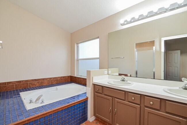 Building Photo - 1451 Stoneywood Way