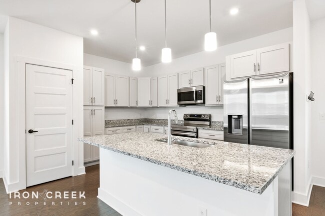 Building Photo - Stunning Three-Bedroom Home in Candler