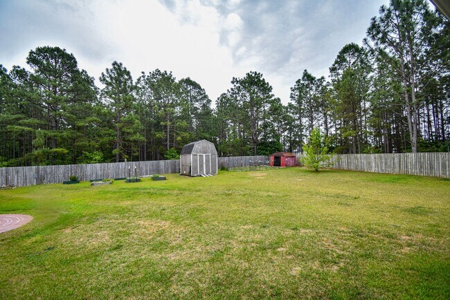 Building Photo - Coming Soon! 3 Bed 2 Bath with a Bonus Roo...