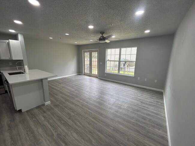 Building Photo - 303 Crooked Pine Trail