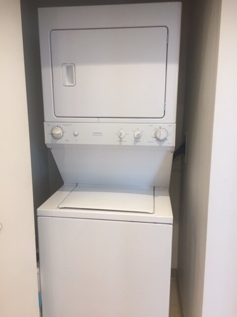 Building Photo - 1629 S Prairie Ave